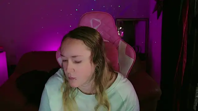 Snapshot of kisicaxx chatting on 01-23-25, 04:26 kisicaxx online show from 01-23-25, 04:26