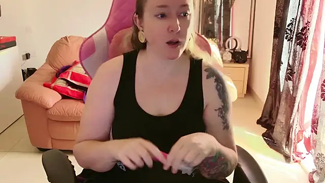 Snapshot of kisicaxx chatting on 01-28-25, 09:30 kisicaxx online show from 01-28-25, 09:30