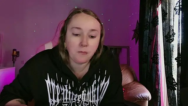 Snapshot of kisicaxx chatting on 02-04-25, 03:26 kisicaxx online show from 02-04-25, 03:26