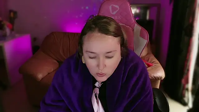 Snapshot of kisicaxx chatting on 02-18-25, 01:11 kisicaxx online show from 02-18-25, 01:11