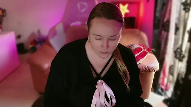 Snapshot of kisicaxx chatting on 03-04-25, 12:01 kisicaxx online show from 03-04-25, 12:01