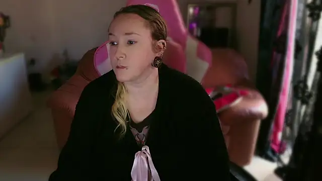 Snapshot of kisicaxx chatting on 03-05-25, 02:56 kisicaxx online show from 03-05-25, 02:56