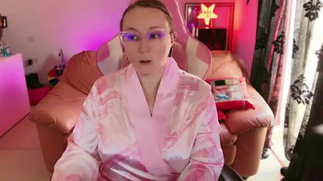 Snapshot of kisicaxx chatting on 03-10-25, 12:48 kisicaxx online show from 03-10-25, 12:48