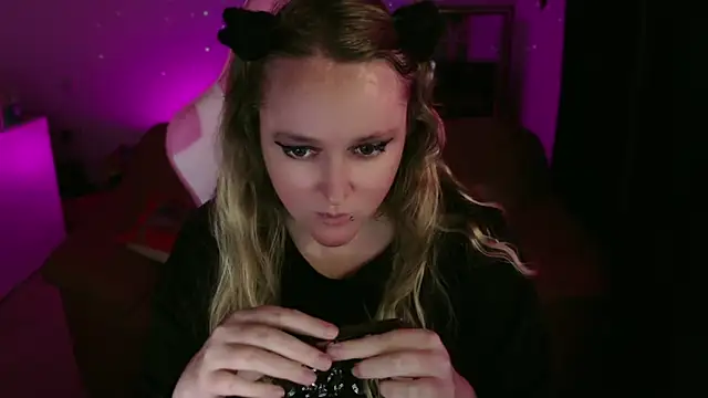 Snapshot of kisicaxx chatting on 03-12-25, 05:28 kisicaxx online show from 03-12-25, 05:28