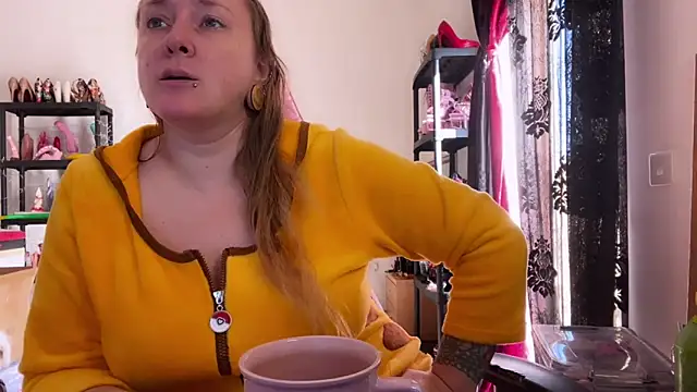 Snapshot of kisicaxx chatting on 11-21-25, 08:46 kisicaxx online show from 11-21-25, 08:46