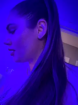 Snapshot of lovely_beast chatting on 11-18-25, 05:28 lovely beast online show from 11-18-25, 05:28