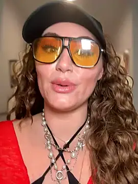 lovely beast online show from 02-25-26, 10:19