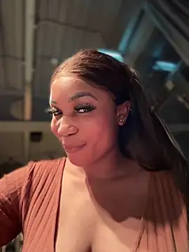 Snapshot of __Nessa__ chatting on 01-17-25, 06:02 Nessa online show from 01-17-25, 06:02