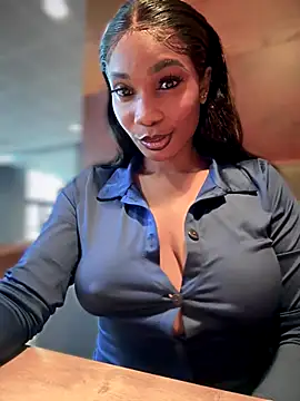 Snapshot of __Nessa__ chatting on 10-03-25, 11:40 Nessa online show from 10-03-25, 11:40