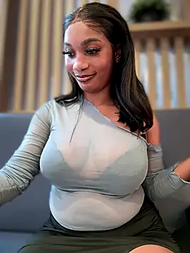 Snapshot of __Nessa__ chatting on 10-19-25, 11:33 Nessa online show from 10-19-25, 11:33