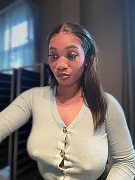 Snapshot of __Nessa__ chatting on 11-07-25, 02:28 Nessa online show from 11-07-25, 02:28