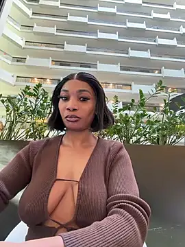 Snapshot of __Nessa__ chatting on 12-19-25, 03:30 Nessa online show from 12-19-25, 03:30