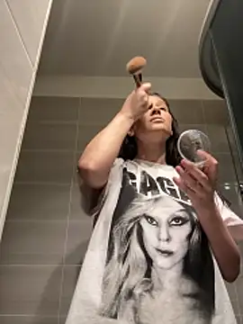 Snapshot of IrisBlues chatting on 12-16-25, 05:18 IrisBlues online show from 12-16-25, 05:18