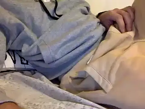 Snapshot of BADGUY2021 chatting on 12-20-24, 09:21 BADGUY2021 online show from 12-20-24, 09:21