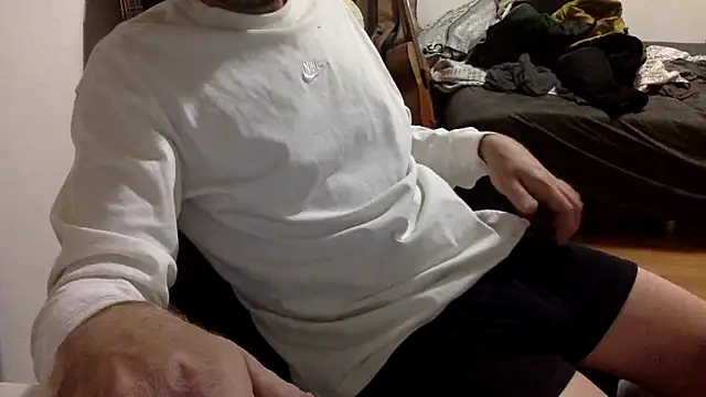 Snapshot of BADGUY2021 chatting on 12-17-25, 06:36 BADGUY2021 online show from 12-17-25, 06:36