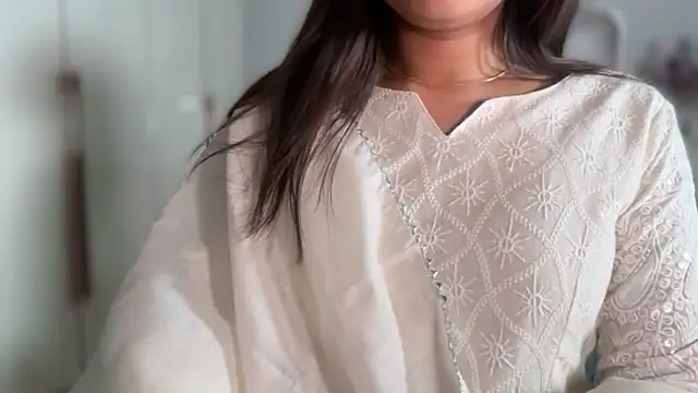 Snapshot of selen_5 chatting on 05-02-26, 06:35 selen 5 online show from 05-02-26, 06:35