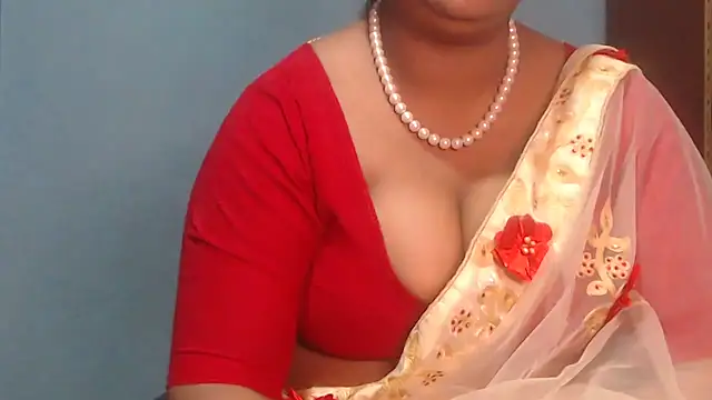 Snapshot of naughtyboobs38dd chatting on 06-11-26, 05:00 naughtyboobs38dd online show from 06-11-26, 05:00