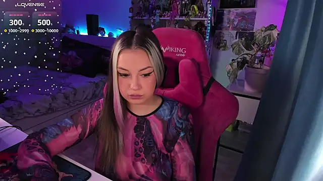 Snapshot of ChloeKohaku chatting on 12-18-24, 03:26 ChloeKohaku online show from 12-18-24, 03:26