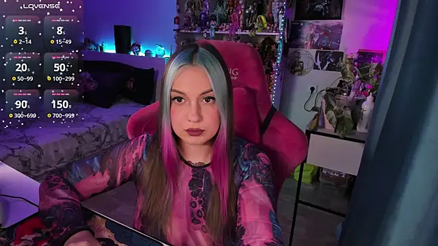 Snapshot of ChloeKohaku chatting on 01-13-25, 12:35 ChloeKohaku online show from 01-13-25, 12:35