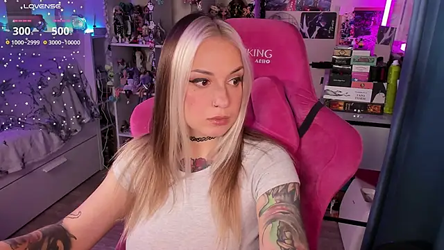 Snapshot of ChloeKohaku chatting on 10-22-25, 10:59 ChloeKohaku online show from 10-22-25, 10:59