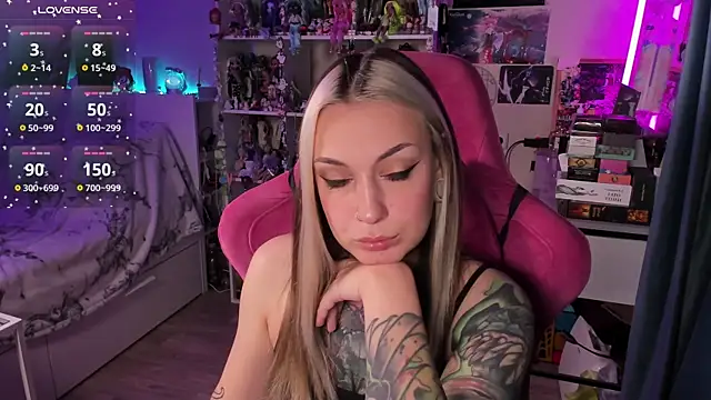 Snapshot of ChloeKohaku chatting on 11-25-25, 03:17 ChloeKohaku online show from 11-25-25, 03:17