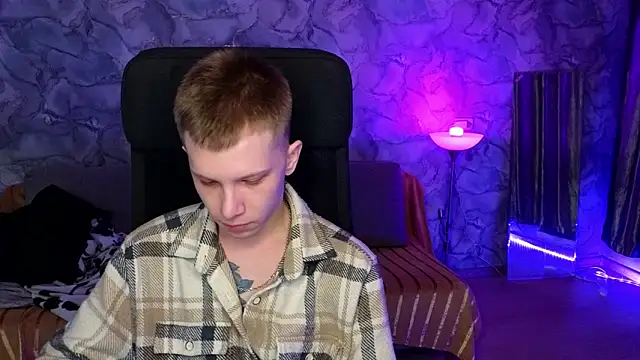 Snapshot of arlekincrop chatting on 02-11-26, 01:21 arlekincrop online show from 02-11-26, 01:21