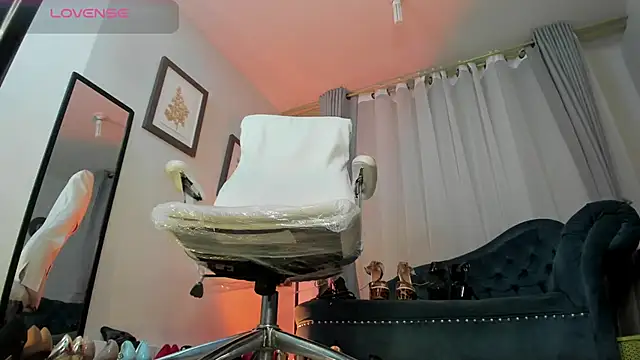 Ashley leon  online show from 02-08-25, 01:22