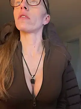Snapshot of Heidi_Harper chatting on 02-06-25, 04:47 Heidi Harper online show from 02-06-25, 04:47