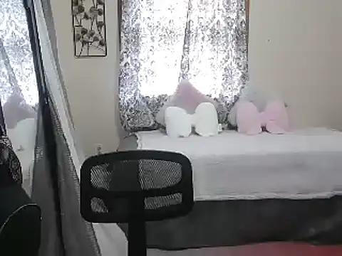 Snapshot of AshleyRain chatting on 12-04-24, 03:43 AshleyRain online show from 12-04-24, 03:43