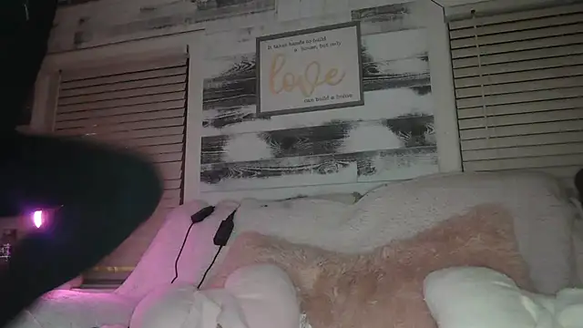 Snapshot of AshleyRain chatting on 12-22-24, 09:11 AshleyRain online show from 12-22-24, 09:11