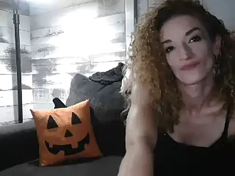 Snapshot of AshleyRain chatting on 10-05-25, 06:12 AshleyRain online show from 10-05-25, 06:12