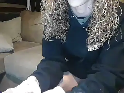 Snapshot of AshleyRain chatting on 12-02-25, 08:37 AshleyRain online show from 12-02-25, 08:37