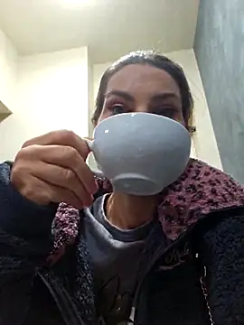 Snapshot of FeliciaKrige chatting on 10-01-25, 08:15 FeliciaKrige online show from 10-01-25, 08:15