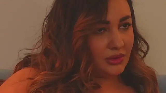 Snapshot of YaaraCollins chatting on 02-25-25, 11:44 YaaraCollins online show from 02-25-25, 11:44