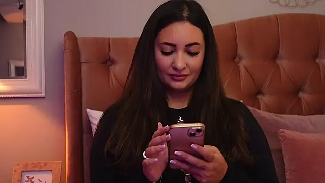 Snapshot of YaaraCollins chatting on 10-18-25, 07:03 YaaraCollins online show from 10-18-25, 07:03