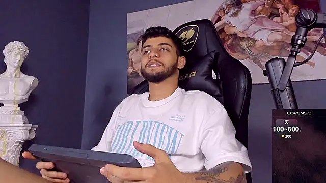 Snapshot of alessandro_duty chatting on 12-04-24, 11:57 alessandro duty online show from 12-04-24, 11:57