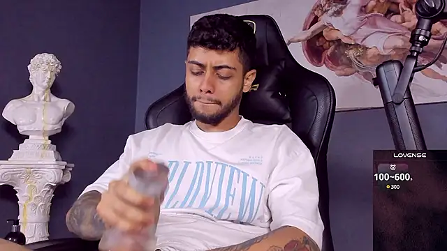 Snapshot of alessandro_duty chatting on 12-05-24, 03:48 alessandro duty online show from 12-05-24, 03:48