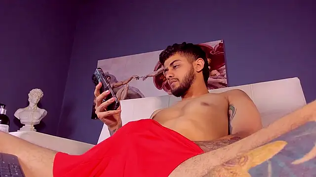 Snapshot of alessandro_duty chatting on 12-27-24, 02:58 alessandro duty online show from 12-27-24, 02:58