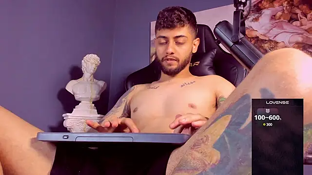 Snapshot of alessandro_duty chatting on 01-04-25, 11:27 alessandro duty online show from 01-04-25, 11:27