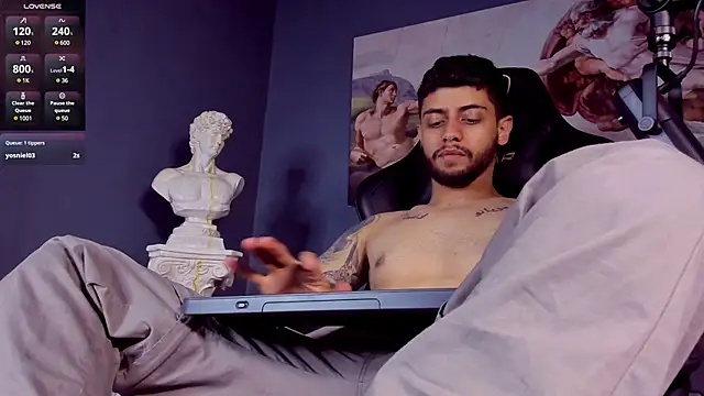 Snapshot of alessandro_duty chatting on 02-22-25, 04:07 alessandro duty online show from 02-22-25, 04:07