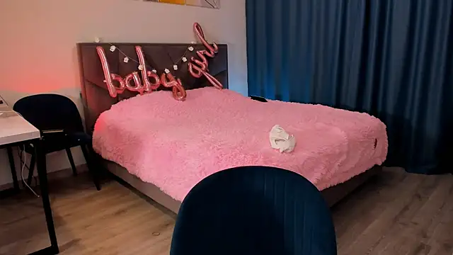 SweetMilkis online show from 01-30-25, 09:25