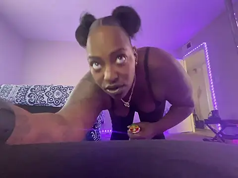 Snapshot of ChocolateTingz chatting on 12-13-24, 02:16 ChocolateTingz online show from 12-13-24, 02:16