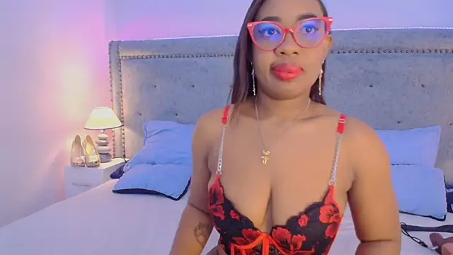 Snapshot of CaseyMoon chatting on 06-20-26, 12:19 CaseyMoon online show from 06-20-26, 12:19