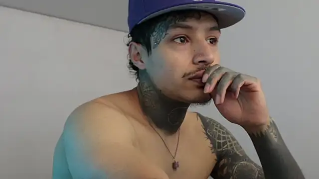 Snapshot of trieone chatting on 01-01-25, 08:15 trieone online show from 01-01-25, 08:15