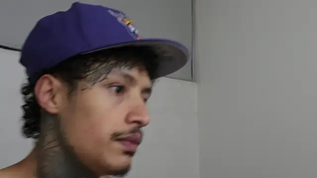 Snapshot of trieone chatting on 03-19-25, 01:43 trieone online show from 03-19-25, 01:43