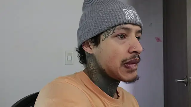 Snapshot of trieone chatting on 09-15-25, 02:39 trieone online show from 09-15-25, 02:39