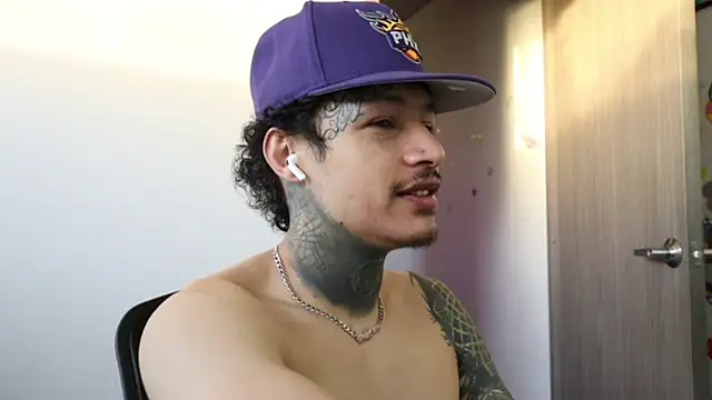 Snapshot of trieone chatting on 09-23-25, 11:02 trieone online show from 09-23-25, 11:02