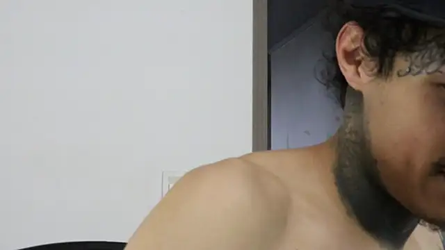 Snapshot of trieone chatting on 10-26-25, 01:55 trieone online show from 10-26-25, 01:55