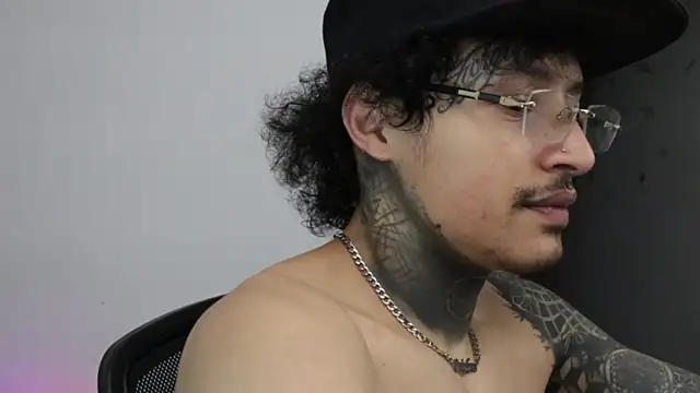 trieone online show from 02-12-26, 01:33