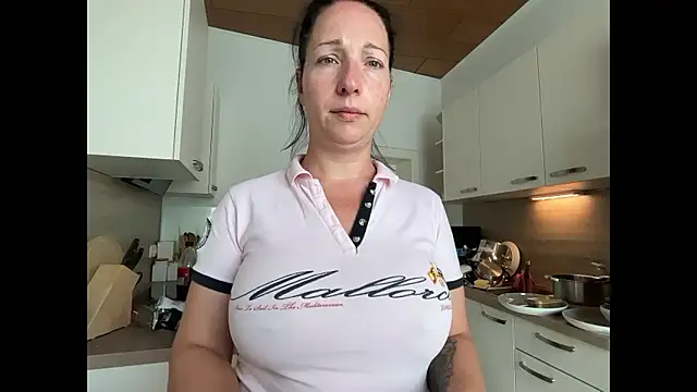 Viola Beck online show from 06-26-26, 08:30